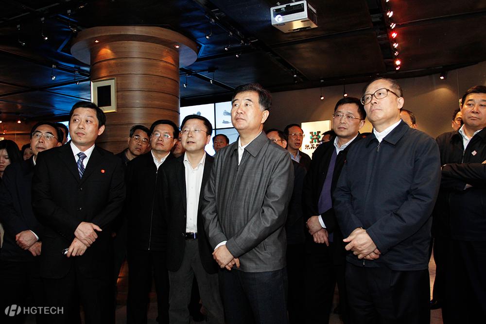 11、2012年4月9日 现任全国政协主席汪洋率团调查yth2206游艇会科技.jpg