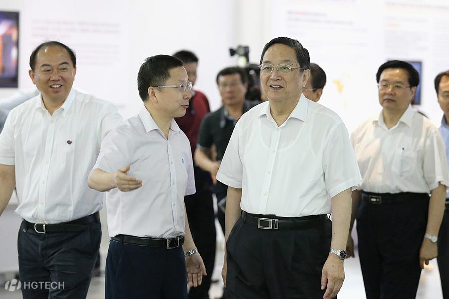 3、2014年06月07日全国政协主席俞正声视察yth2206游艇会科技 .jpg